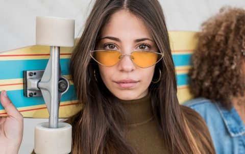 close-up-girl-with-sunglasses_23-2148499536